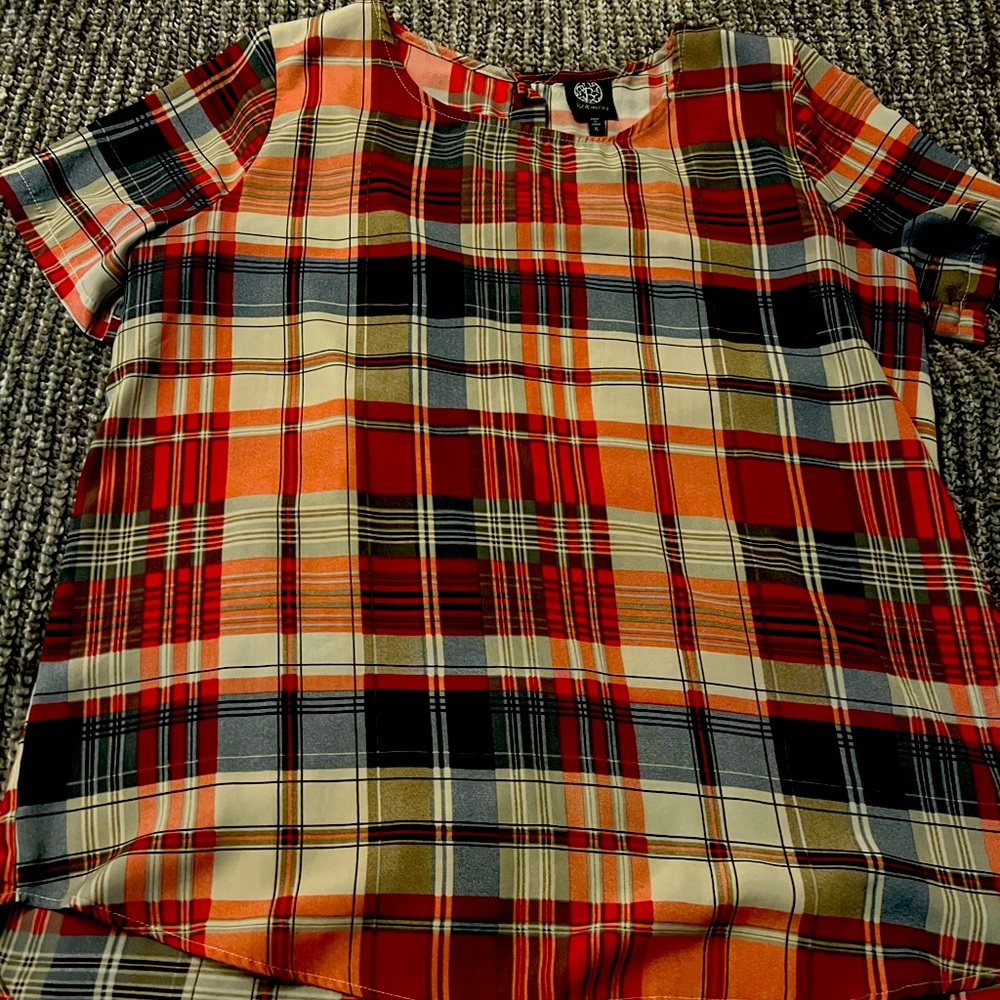 Bobeau plaid shirt, XL, short sleeve, split back on the bottom